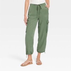 NWT Universal Thread High Rise Cargo Pants